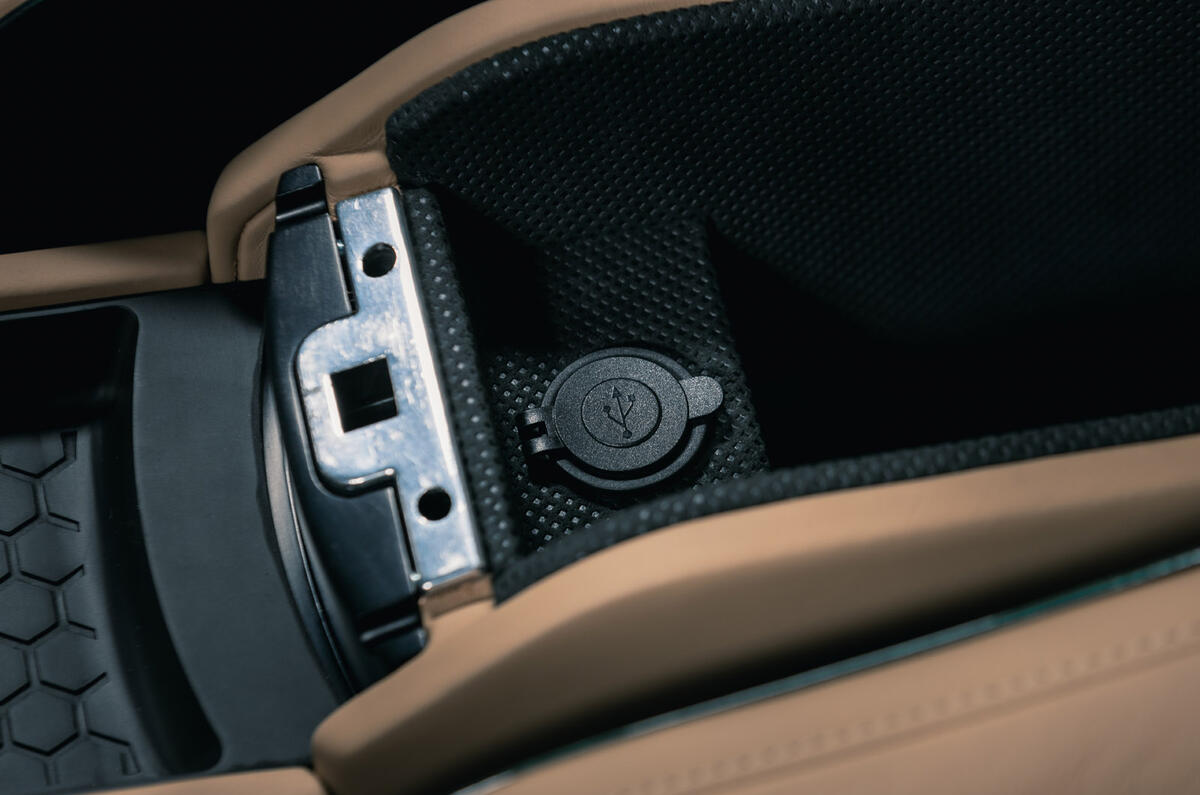 87 Healey by Caton official images studio USB port 87 Healey by Caton official images studio USB port