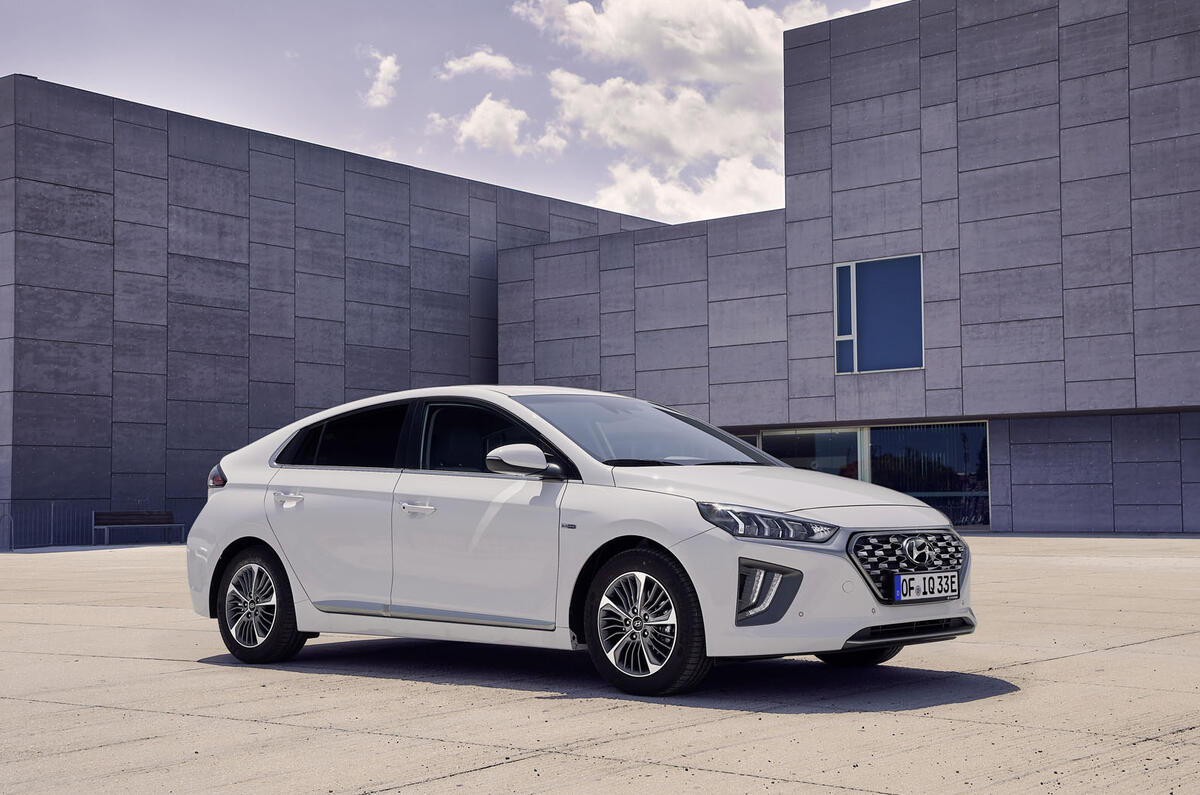Hyundai Ioniq 2019 facelift official press - PHEV front