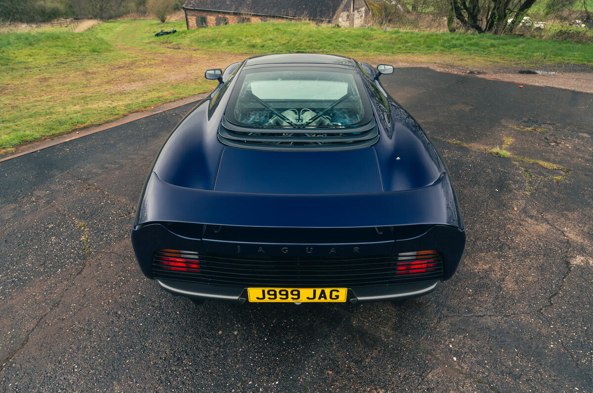 87 jaguar xj220 static rear aeriel 87 jaguar xj220 static rear aeriel