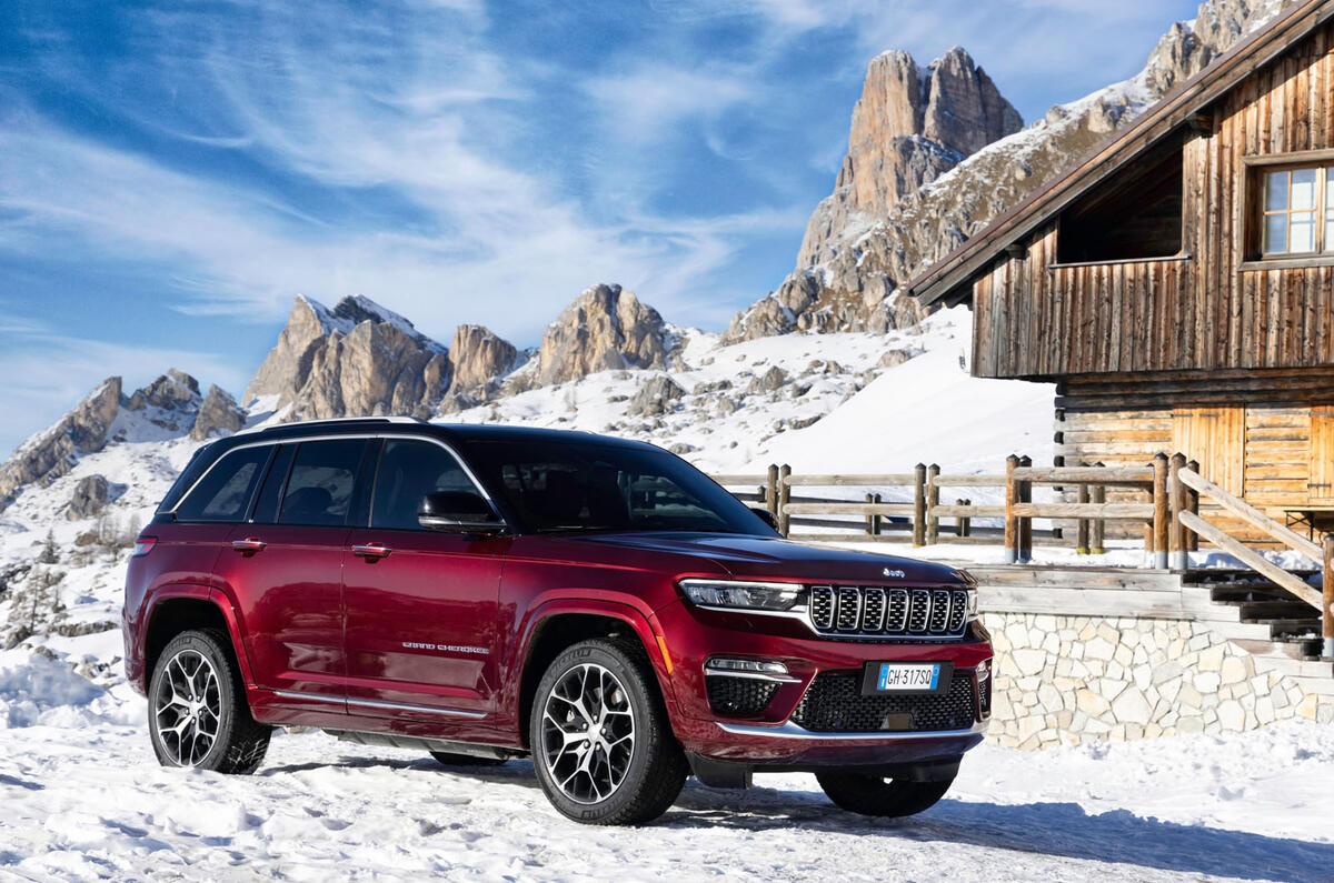 87 Jeep Grand Cherokee 4xe 2022 official images static snow 87 Jeep Grand Cherokee 4xe 2022 official images static snow
