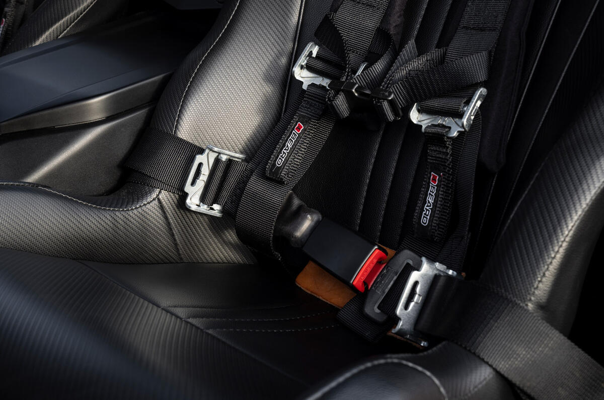 87 Lexus ROV concept 2021 seatbelts