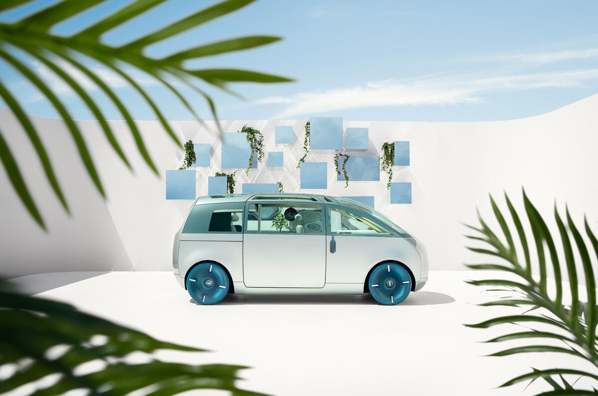 87 Mini Urbanaut 2021 concept studio side 87 Mini Urbanaut 2021 concept studio side