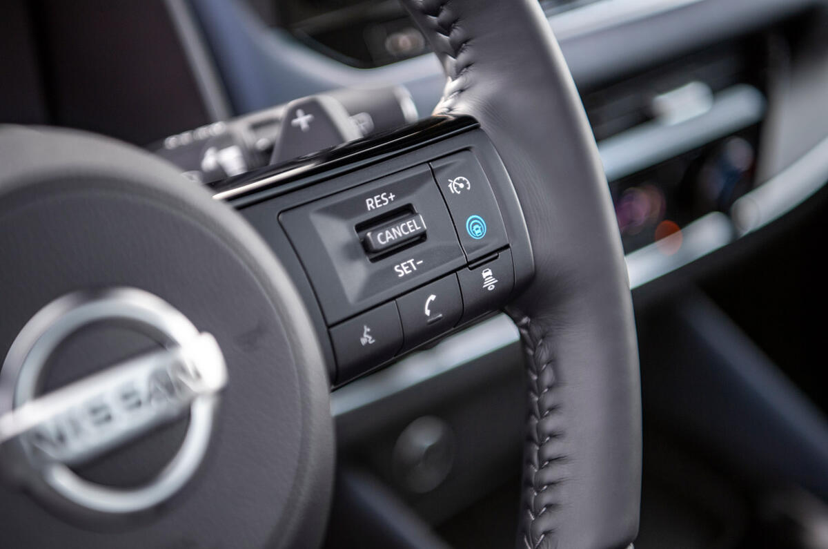 87 Nissan Qashqai 2021 official reveal steering wheel controls 87 Nissan Qashqai 2021 official reveal steering wheel controls