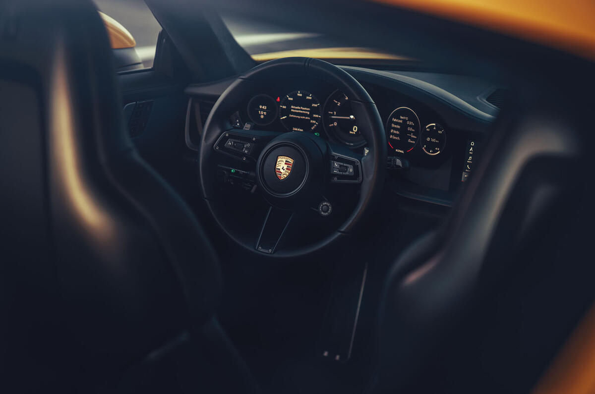 2019 Porsche 911 Carrera S track drive - steering wheel