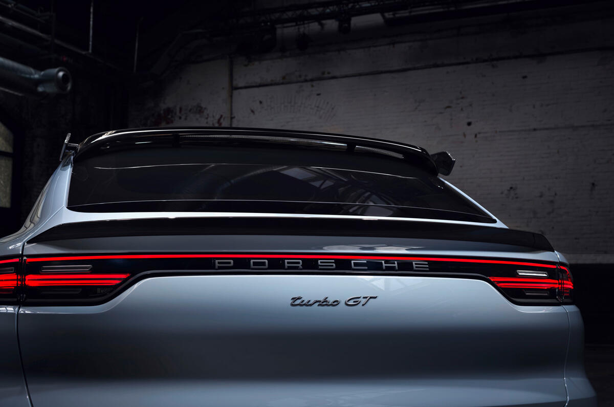 87 Porsche Cayenne GT 2021 official reveal rear lights