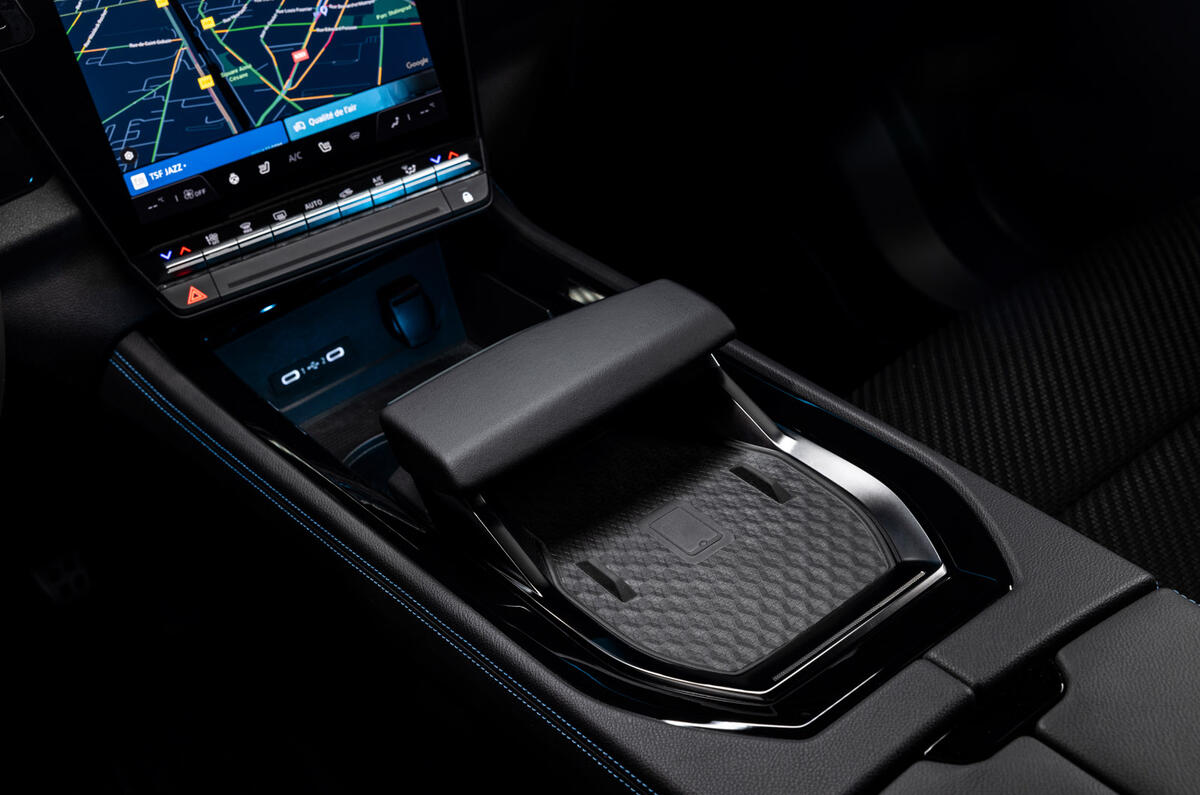 87 Renault Austral 2022 official reveal centre console 87 Renault Austral 2022 official reveal centre console