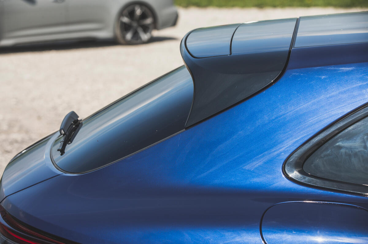 87 super estate triple test 2021 Porsche spoiler 87 super estate triple test 2021 Porsche spoiler