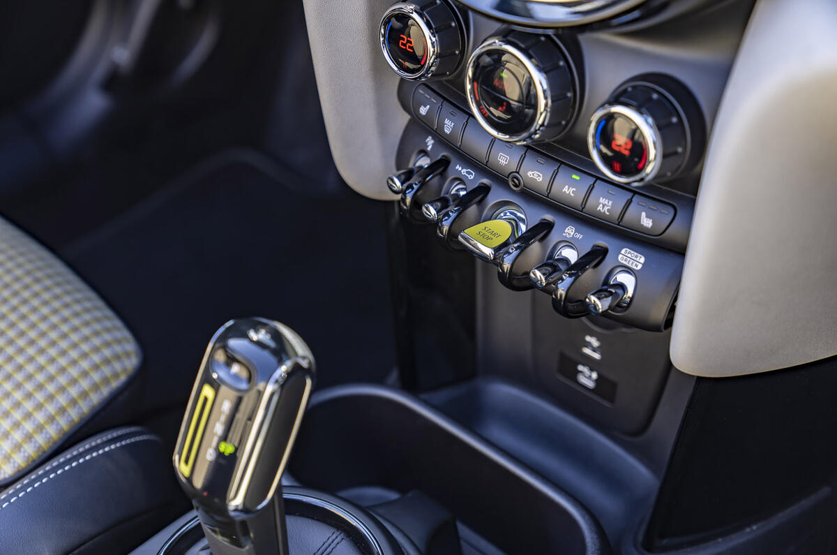 87 new Mini Cooper Convertible switch gear 87 new Mini Cooper Convertible switch gear