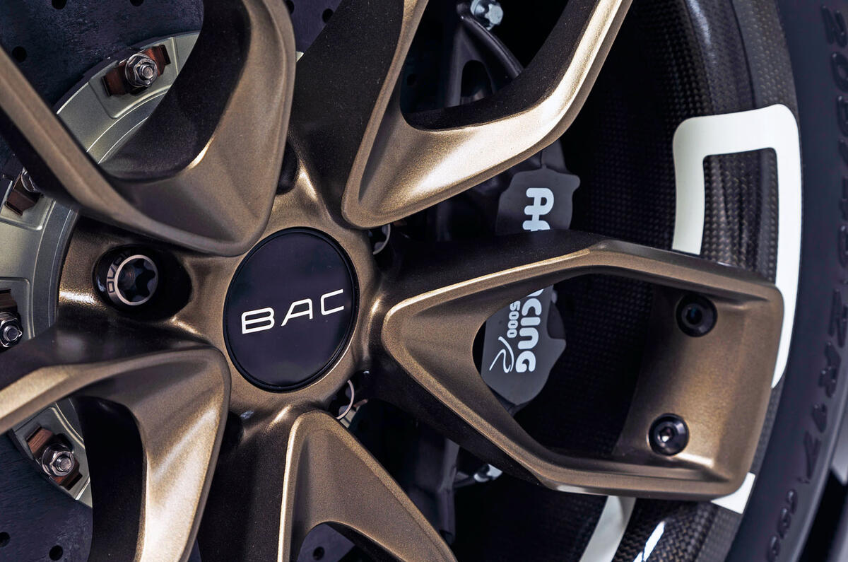 BAC Mono R carbonfibre feature - alloy wheels