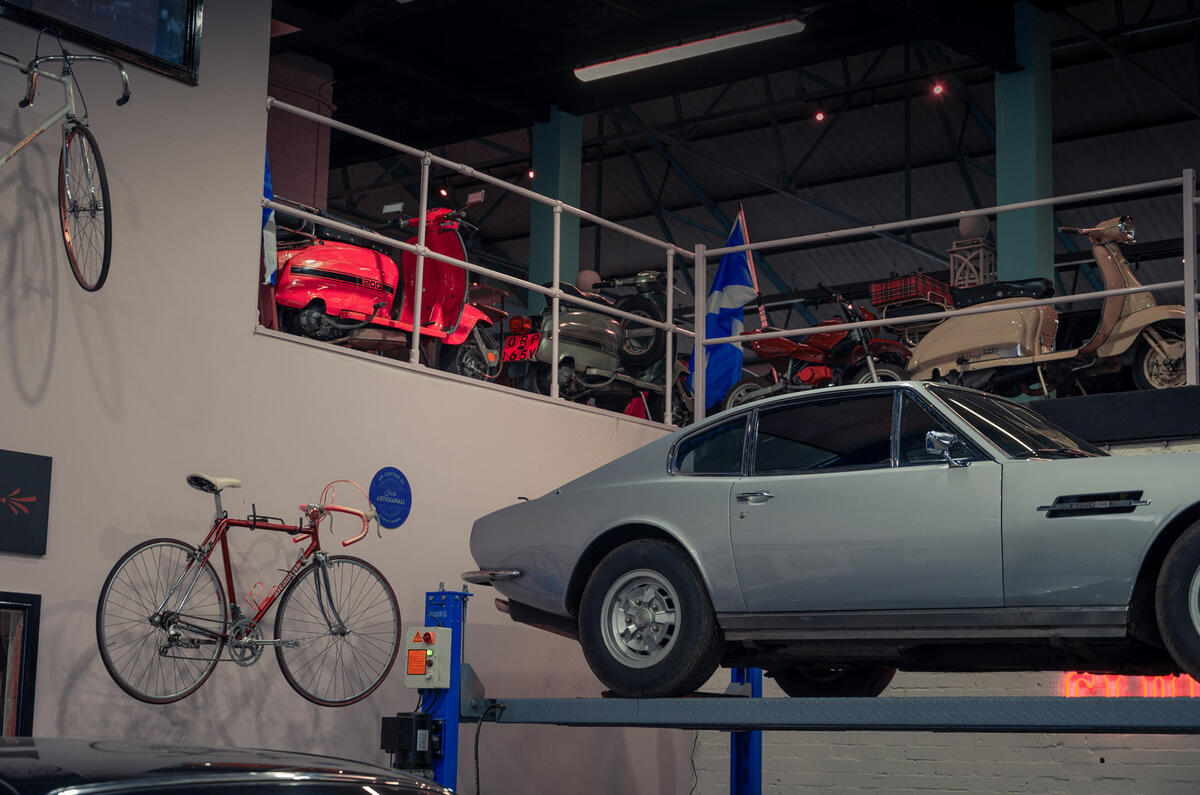 88 Duke of London Autocar visits bike