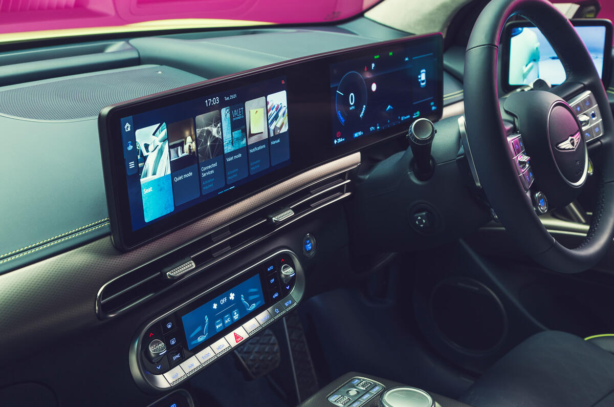 88 Genesis GV60 Autocar studio static infotainment