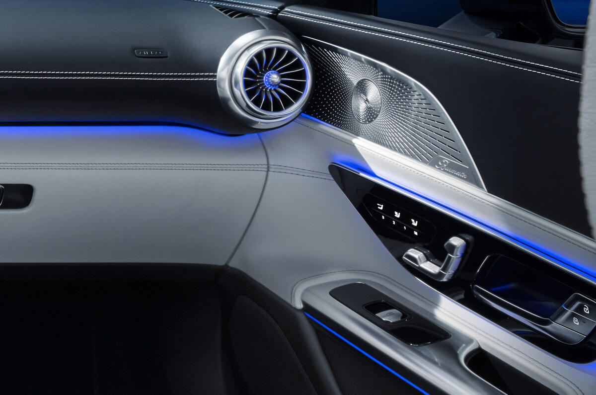 88 Mercedes AMG SL 2022 official interior ambient lighting