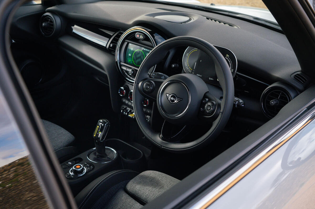 a month with a Mini Electric - interior a month with a Mini Electric - interior