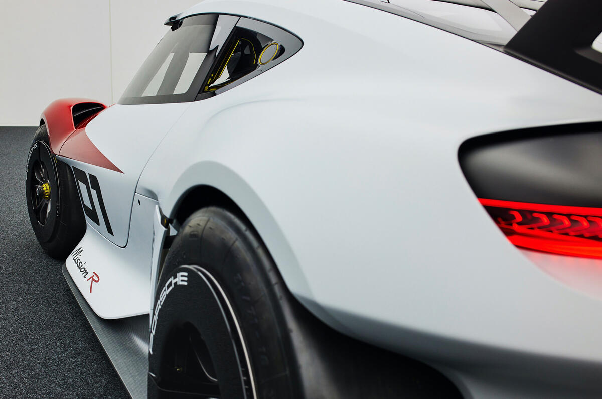 88 Porsche Mission R concept feature arches
