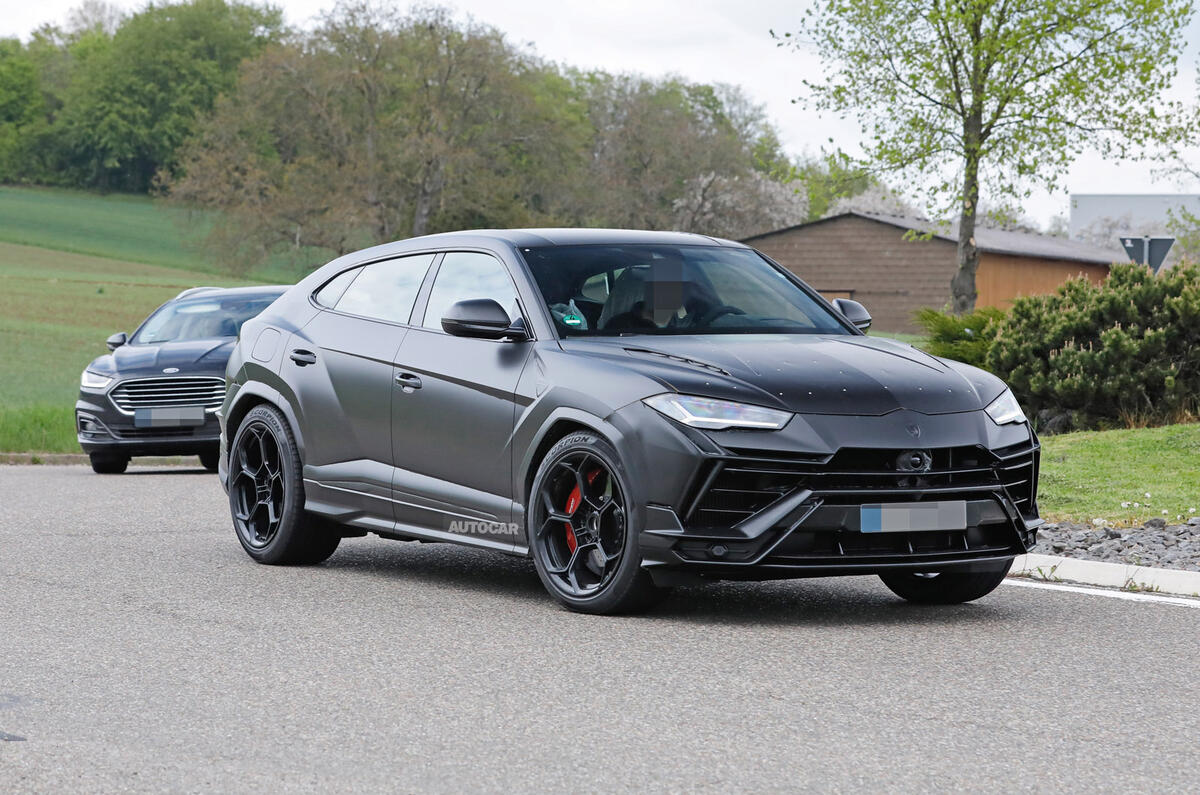 88 Lamborgini Urus front angle 88 Lamborgini Urus front angle