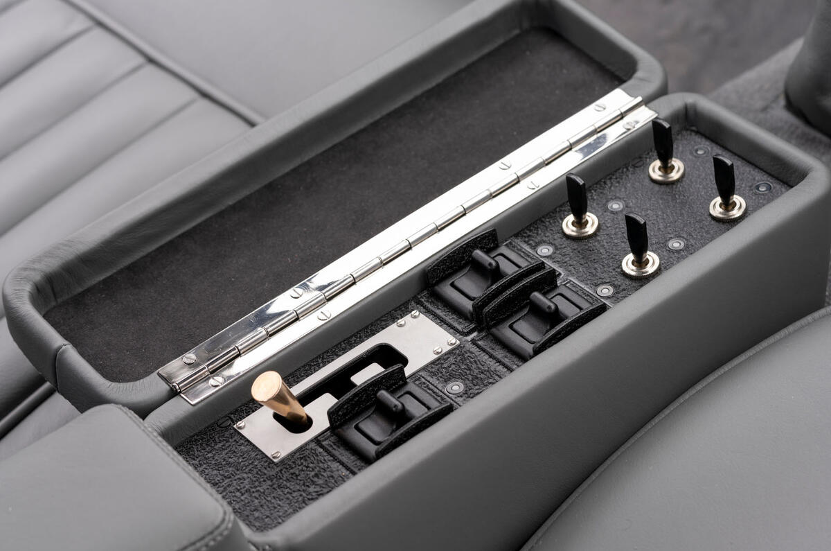 Aston Martin DB5 Goldfinger Continuation switches Aston Martin DB5 Goldfinger Continuation switches