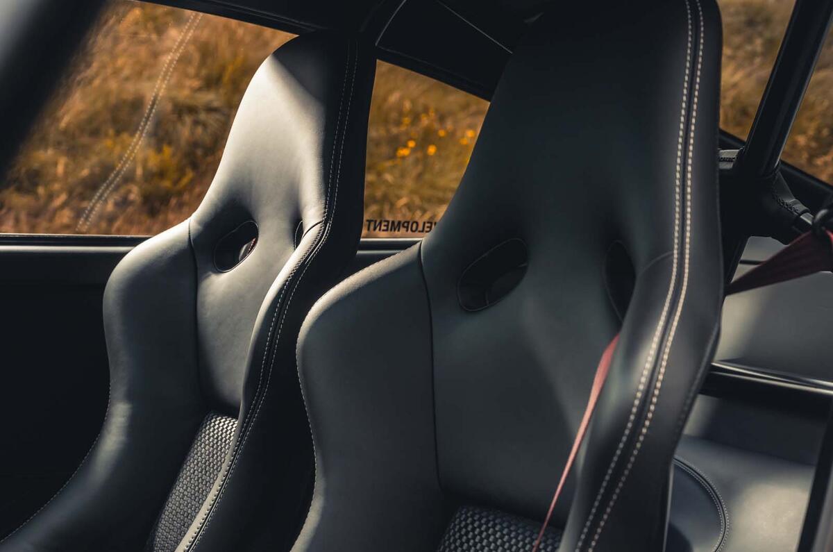 Autoart Porsche 911 993R 2022 seats detail