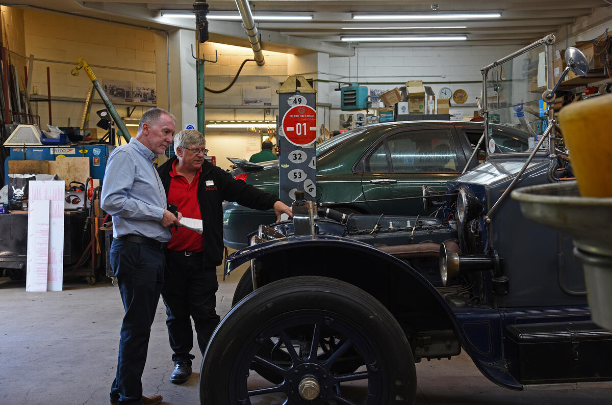 89 beaulieu national motor museum workshop=engine
