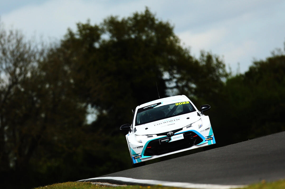 89 BTCC hybrid racer debut feature on track front 89 BTCC hybrid racer debut feature on track front