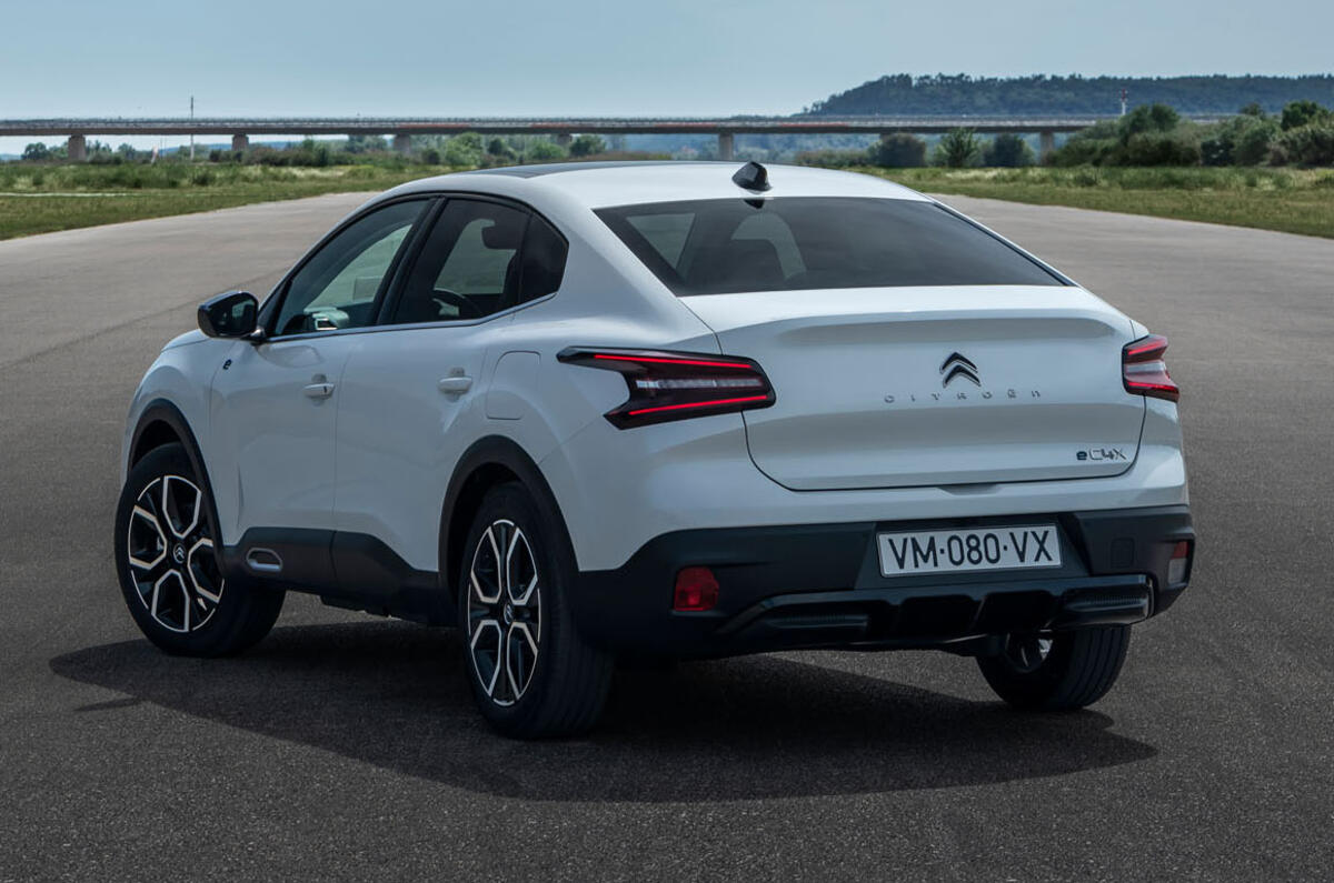 89 citroen e c4x rear quarter 2022