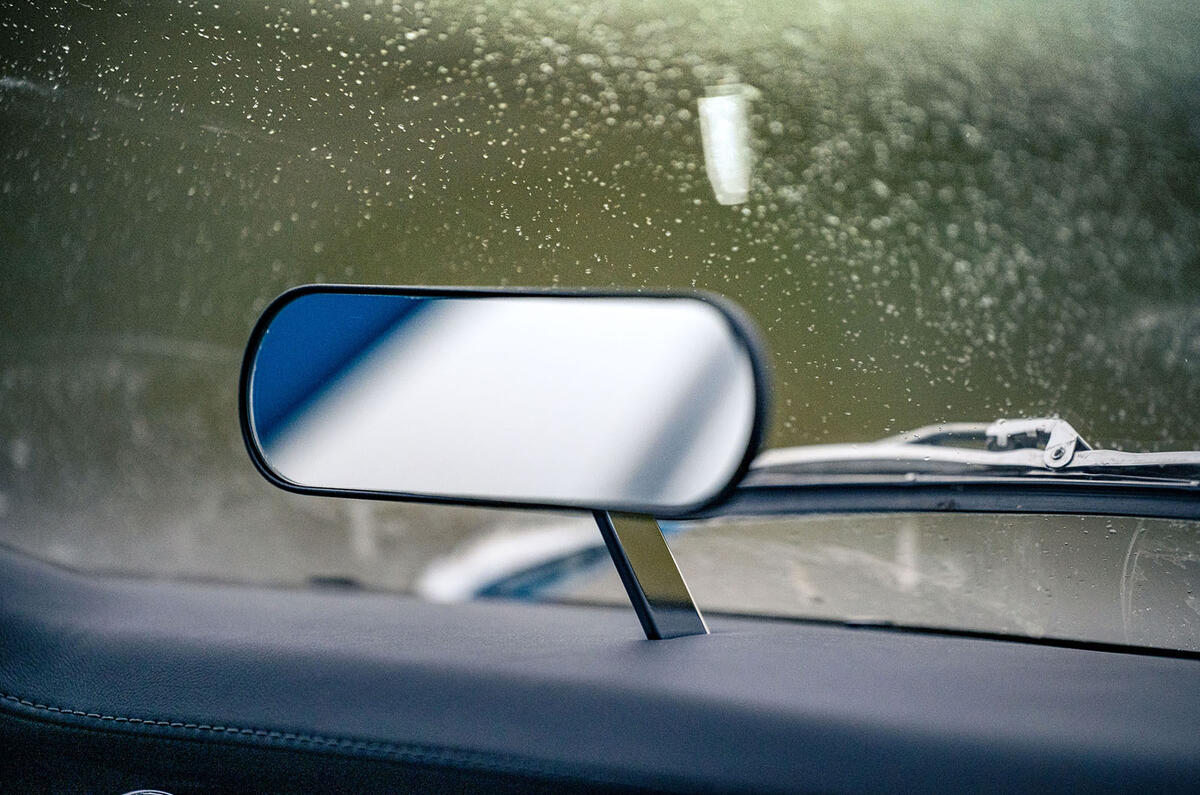 Cyan Volvo P1800 drive - mirror Cyan Volvo P1800 drive - mirror