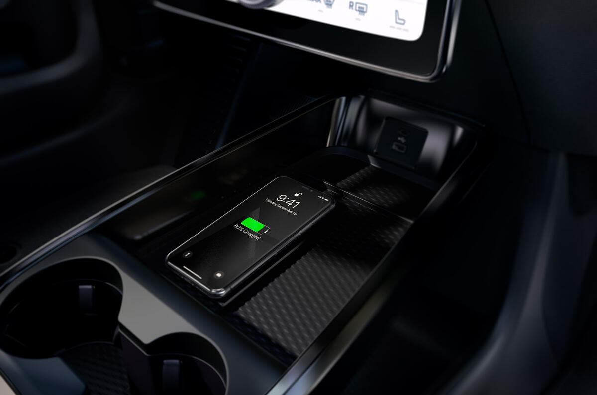 Ford Mustang Mach-E 2020 first ride - wireless charging