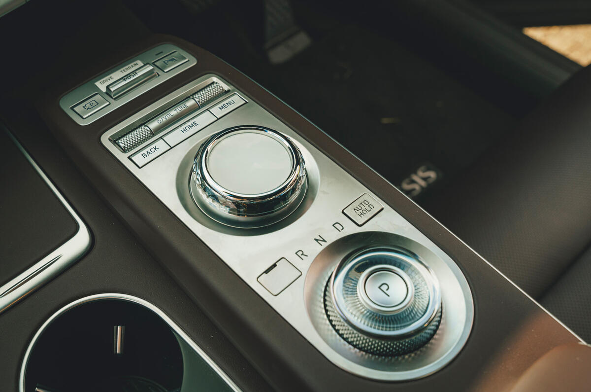 89 Genesis vs Audi twin test 2021 genesis centre console 89 Genesis vs Audi twin test 2021 genesis centre console