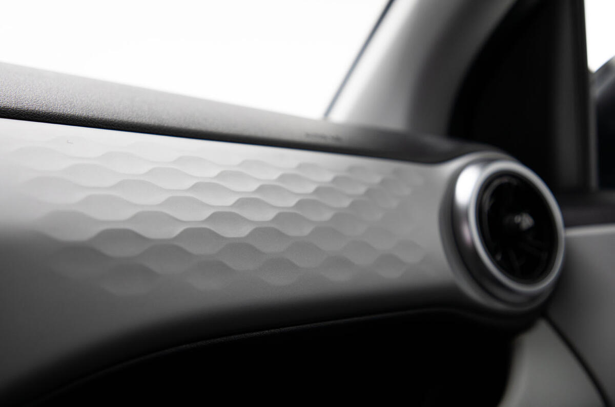 Hyundai i10 2019 reveal - studio dashboard trim