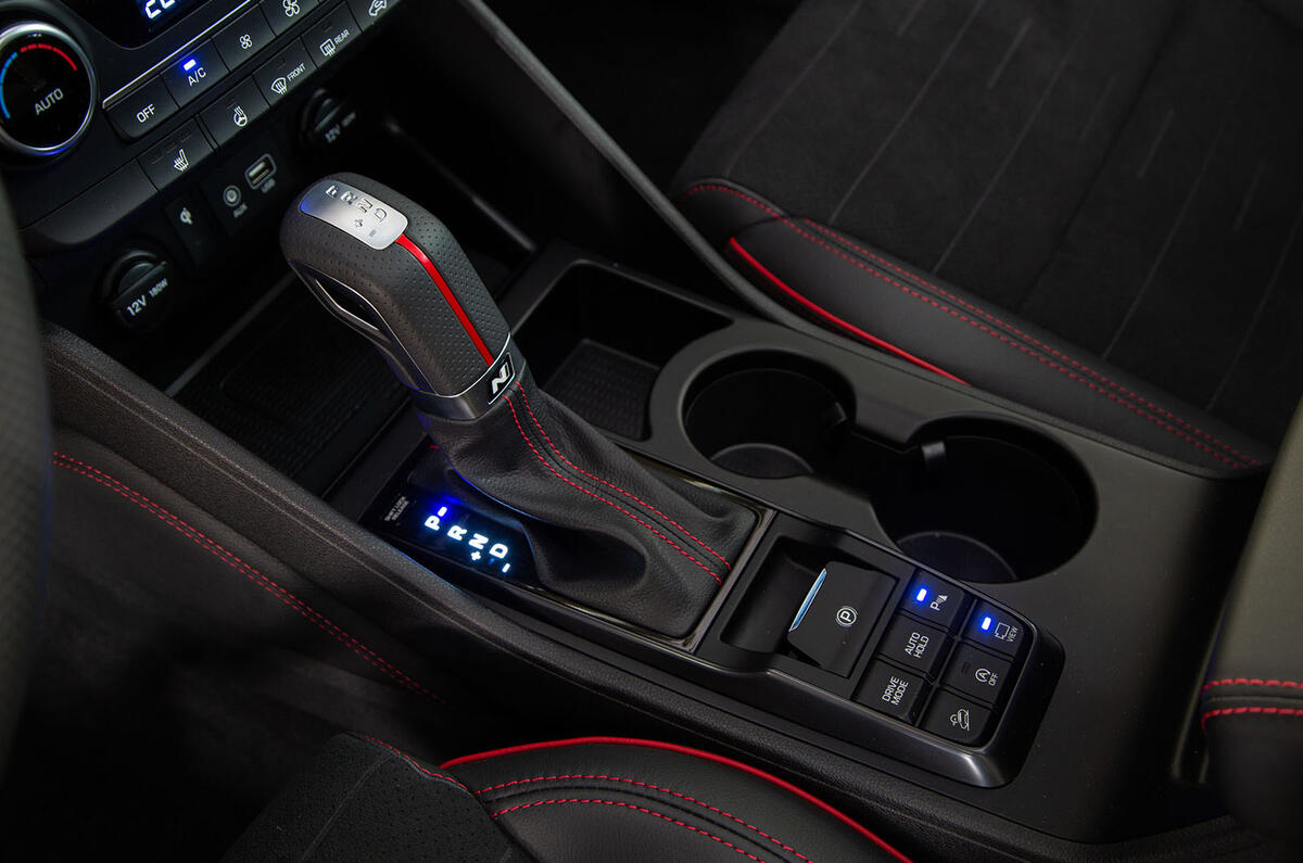 Hyundai Tucson N Line 2019 reveal - gearstick