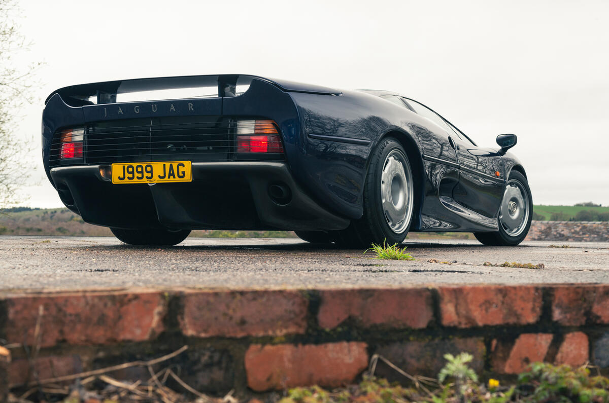 89 jaguar xj220 rear static 89 jaguar xj220 rear static