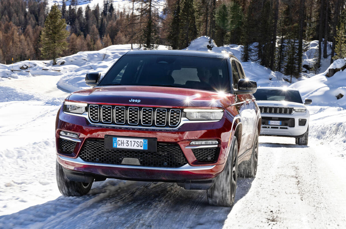 89 Jeep Grand Cherokee 4xe 2022 official images on snow do 89 Jeep Grand Cherokee 4xe 2022 official images on snow do
