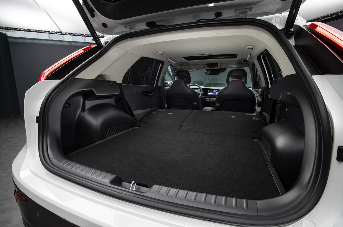 89 Kia Niro EV 2022 official reveal Europe boot
