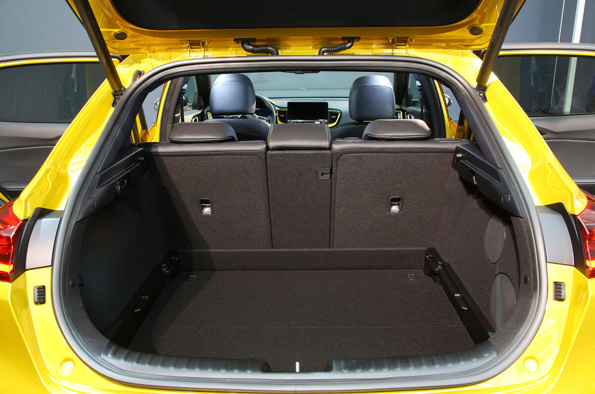 Kia Xceed 2019 official reveal - boot