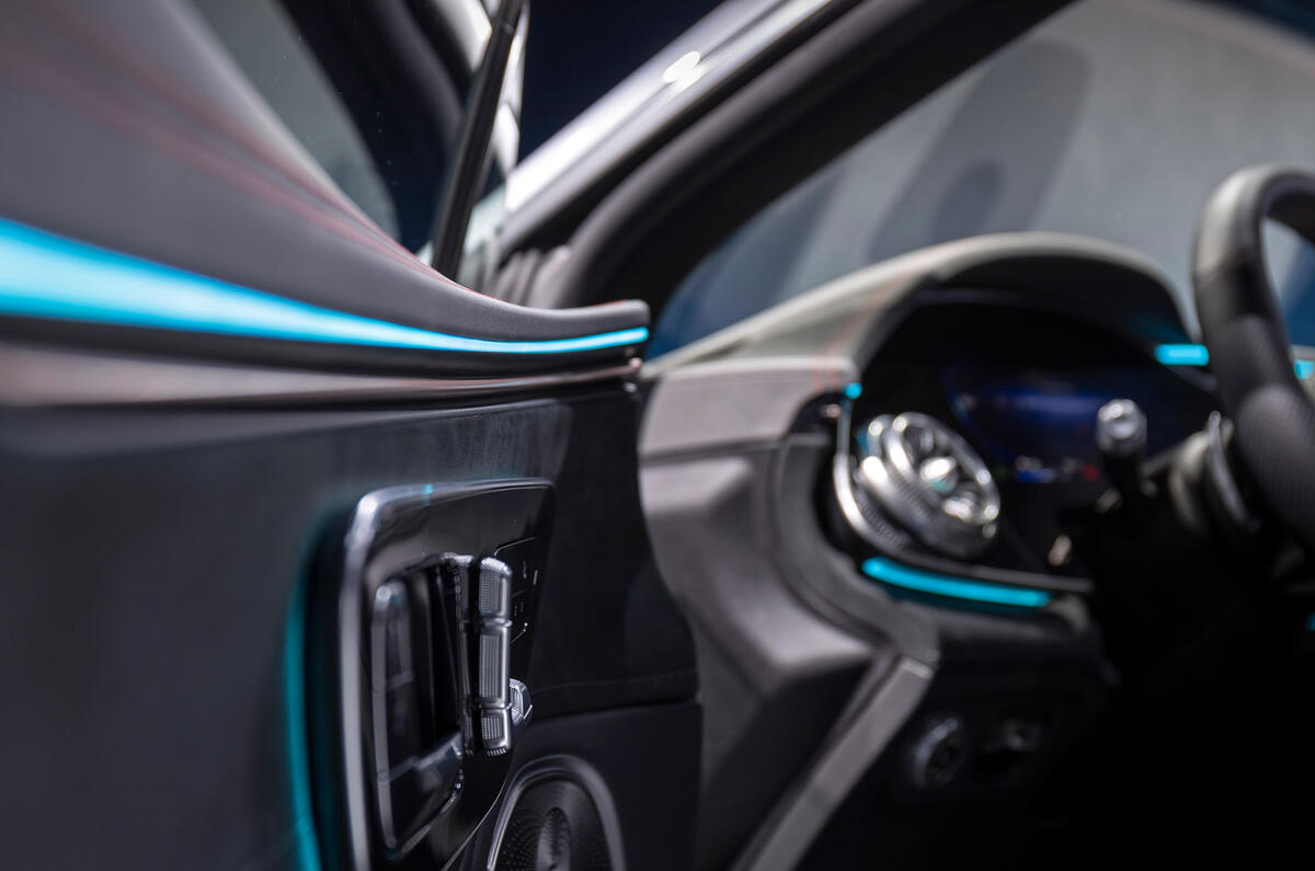 89 Mercedes EQS official reveal images ambient lighting