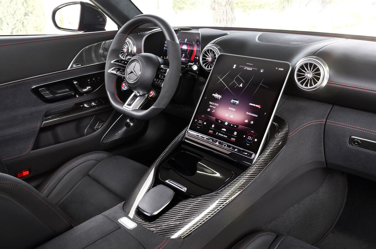 89 Mercedes SL 63 2021 official reveal images infotainment