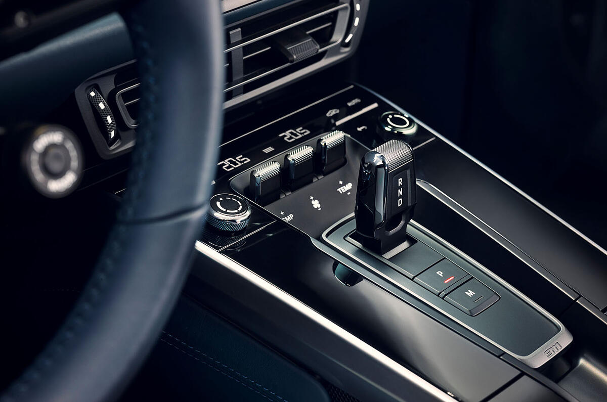 2019 Porsche 911 official reveal - press still centre console