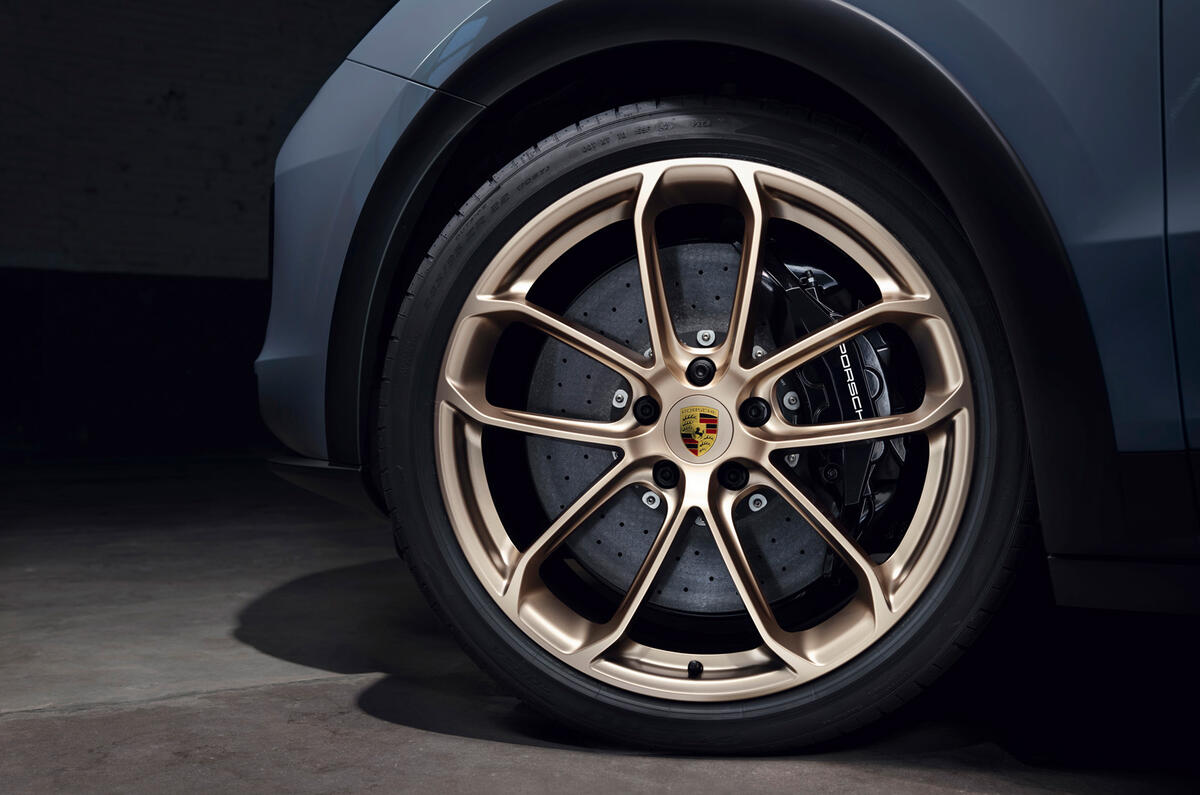 89 Porsche Cayenne GT 2021 official reveal alloy wheels