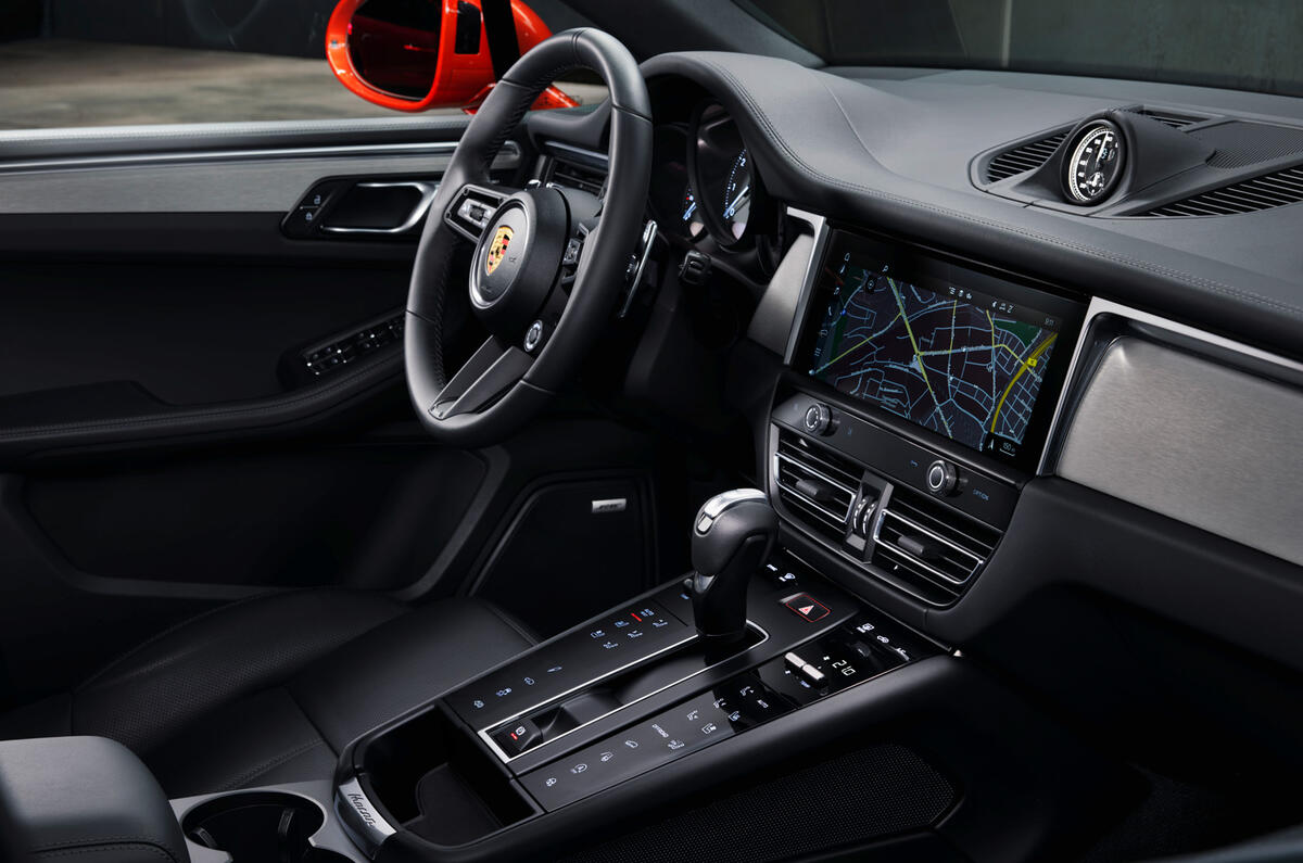 89 Porsche Macan 2021 official images centre console