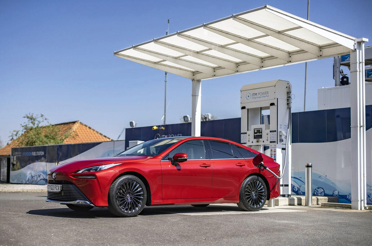 89 toyota mirai hydrogen charging 89 toyota mirai hydrogen charging
