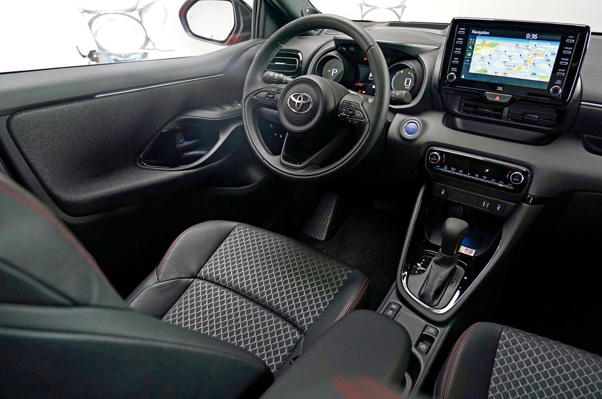 Toyota Yaris 2019 official studio - dashboard