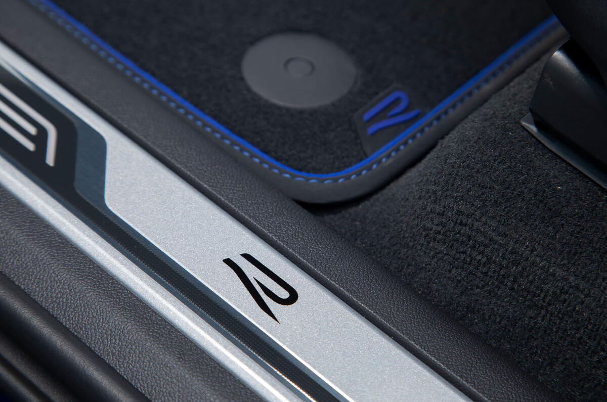 Volkswagen Touareg R 2020 official reveal images - kick plates