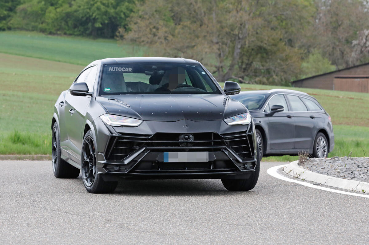 89 Lamborgini Urus front end 3 89 Lamborgini Urus front end 3