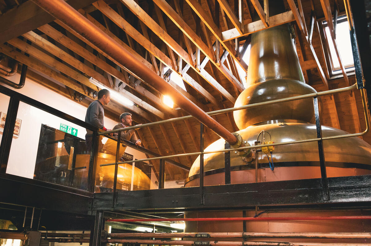 Beamer and basket Beamer and basket