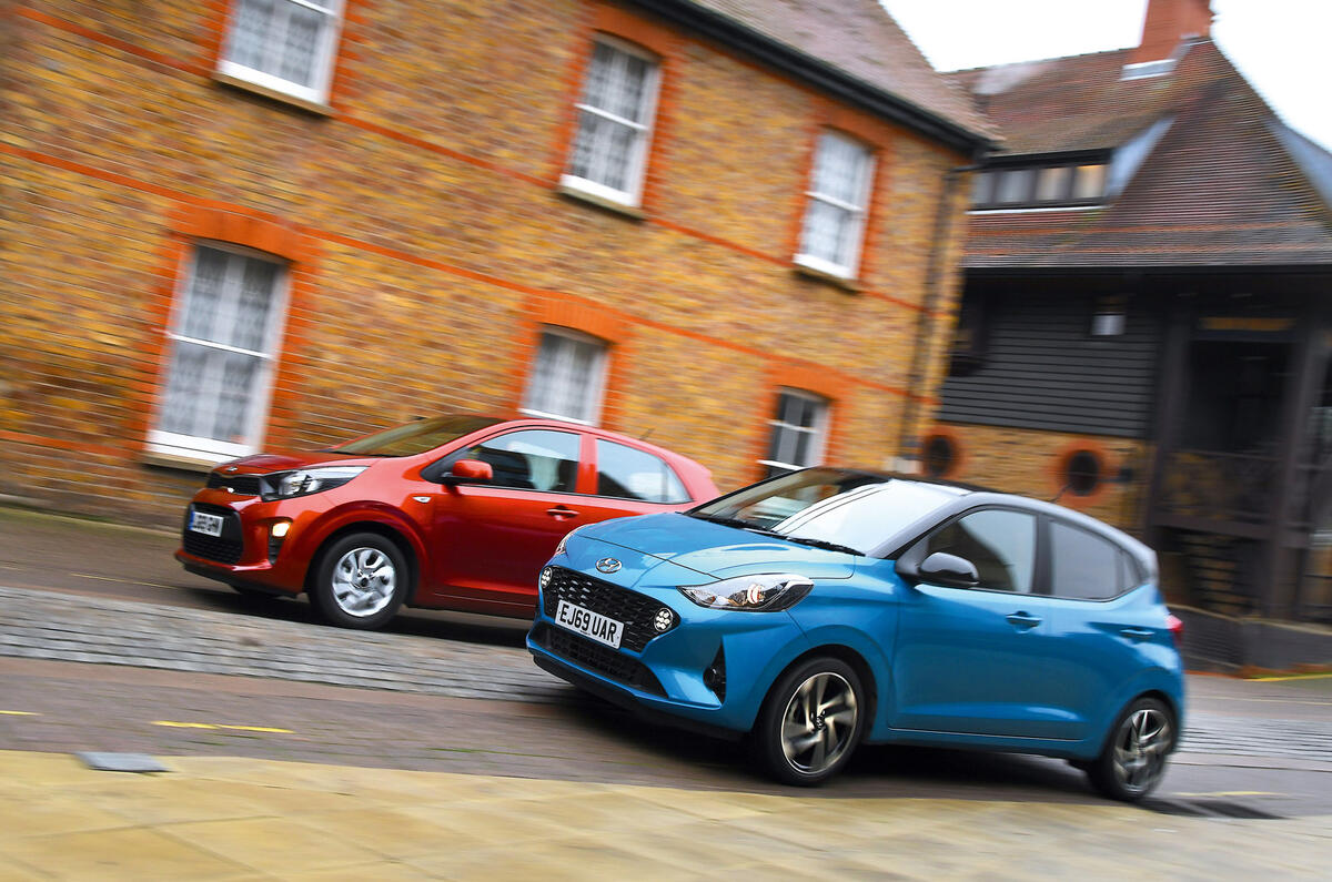 8 Hyundai i10  8 Hyundai i10