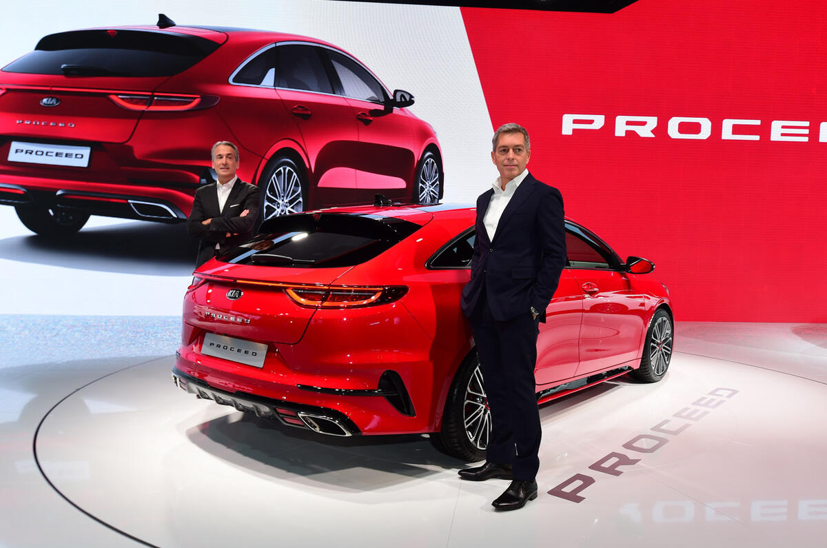 8 Large 11486 ParisMotorShow2018 PaulPhilpott PresidentandCEOKiaMotorsUKLimitedEmilioHerrera ChiefOperatingOfficerKiaMotorsEurope 8 Large 11486 ParisMotorShow2018 PaulPhilpott PresidentandCEOKiaMotorsUKLimitedEmilioHerrera ChiefOperatingOfficerKiaMotorsEurope