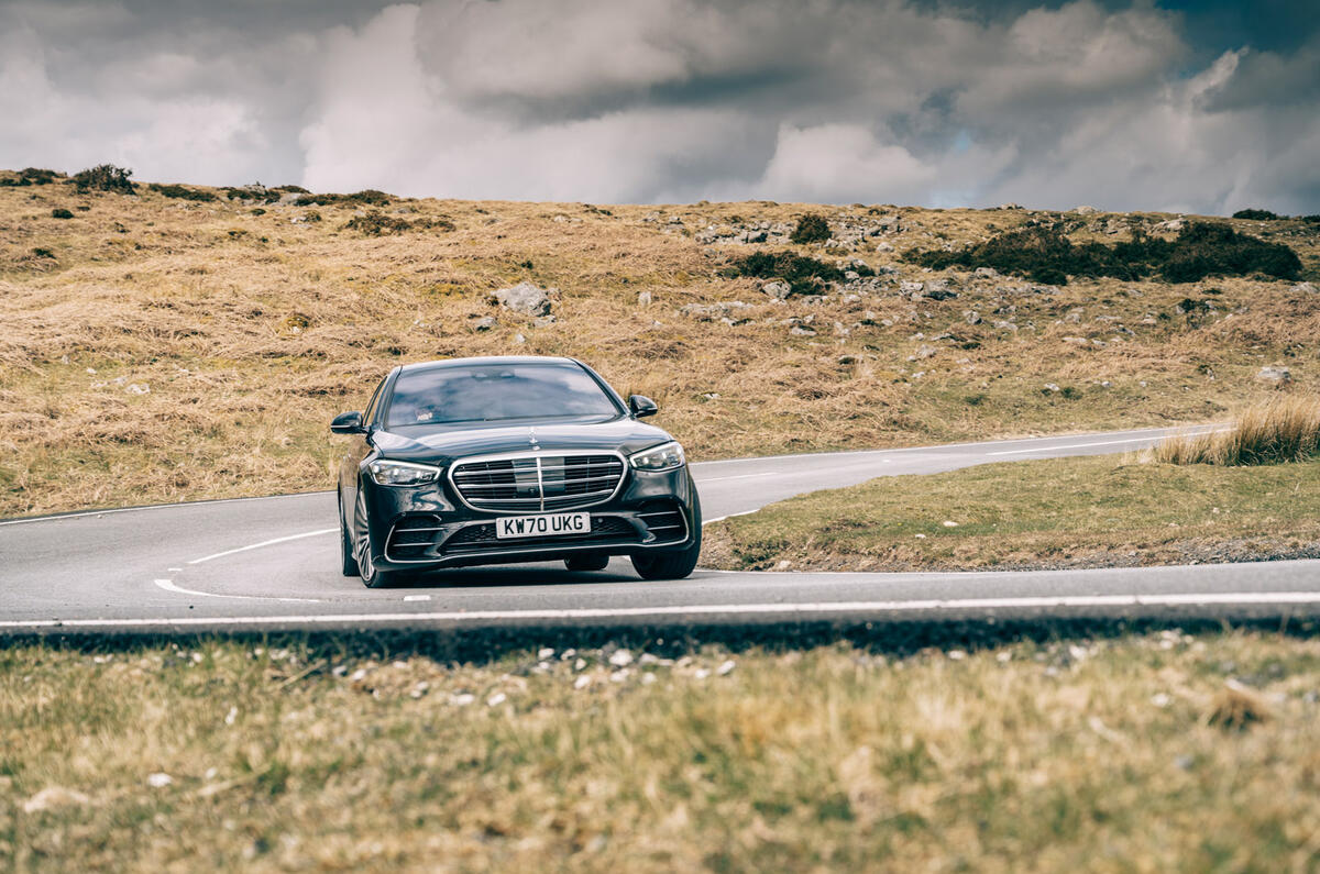 8 olg Flying Spur vs Mercedes Benz S400d 4matic 2021 5554