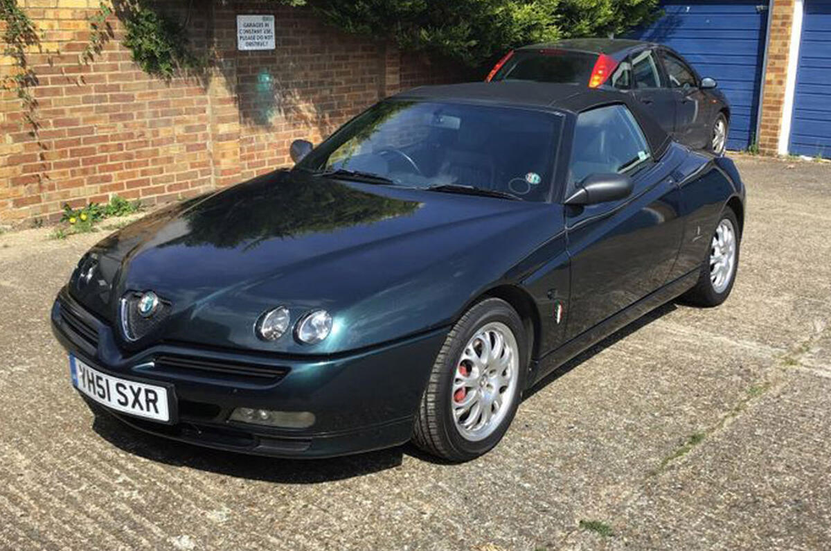 Alfa Romeo Spider V6 - static front Alfa Romeo Spider V6 - static front