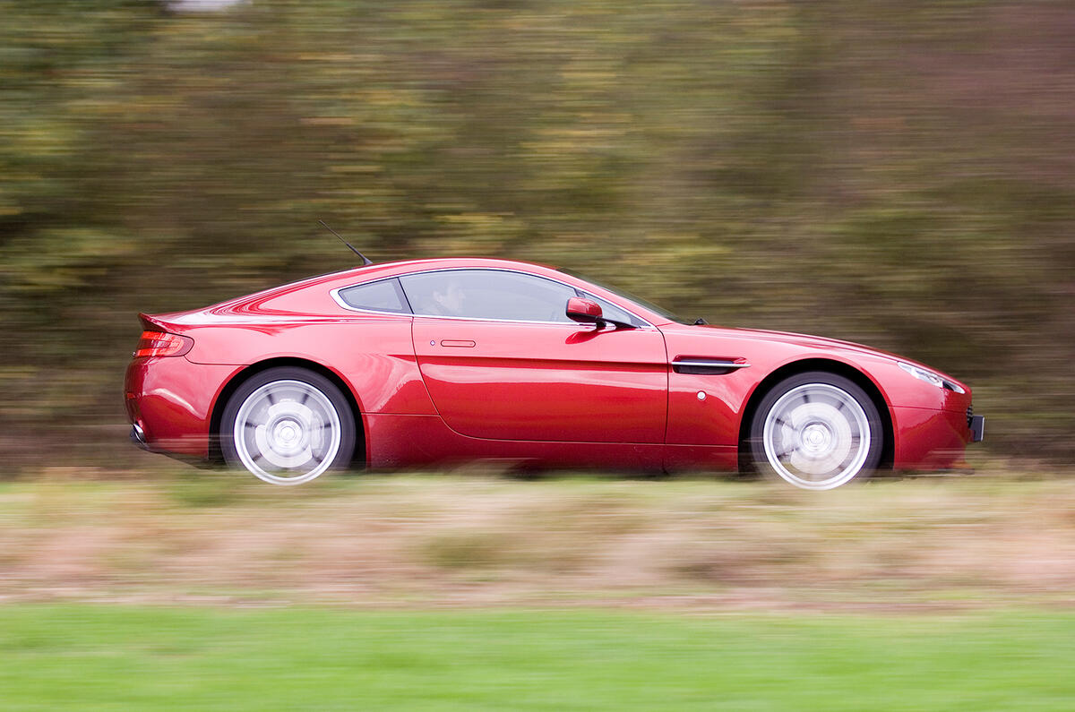 Aston Martin V8 Vantage 2005 - side profile