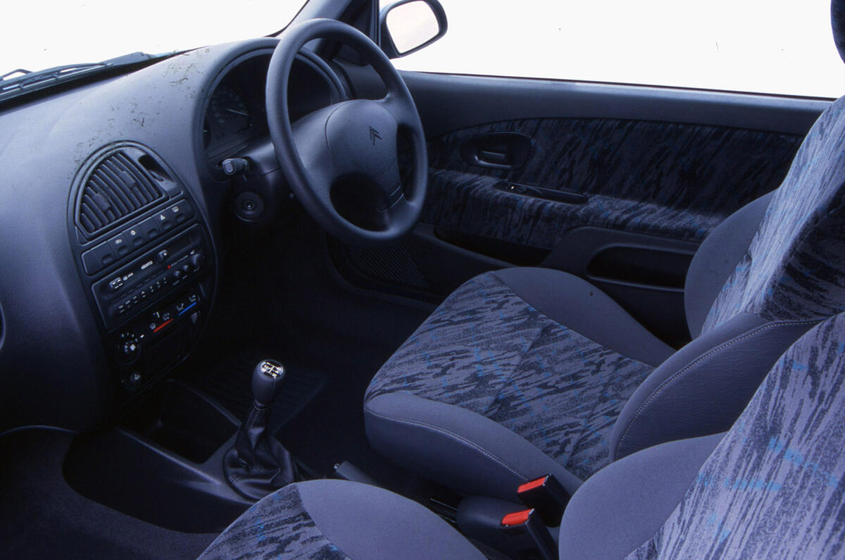 Citroen Saxo - interior