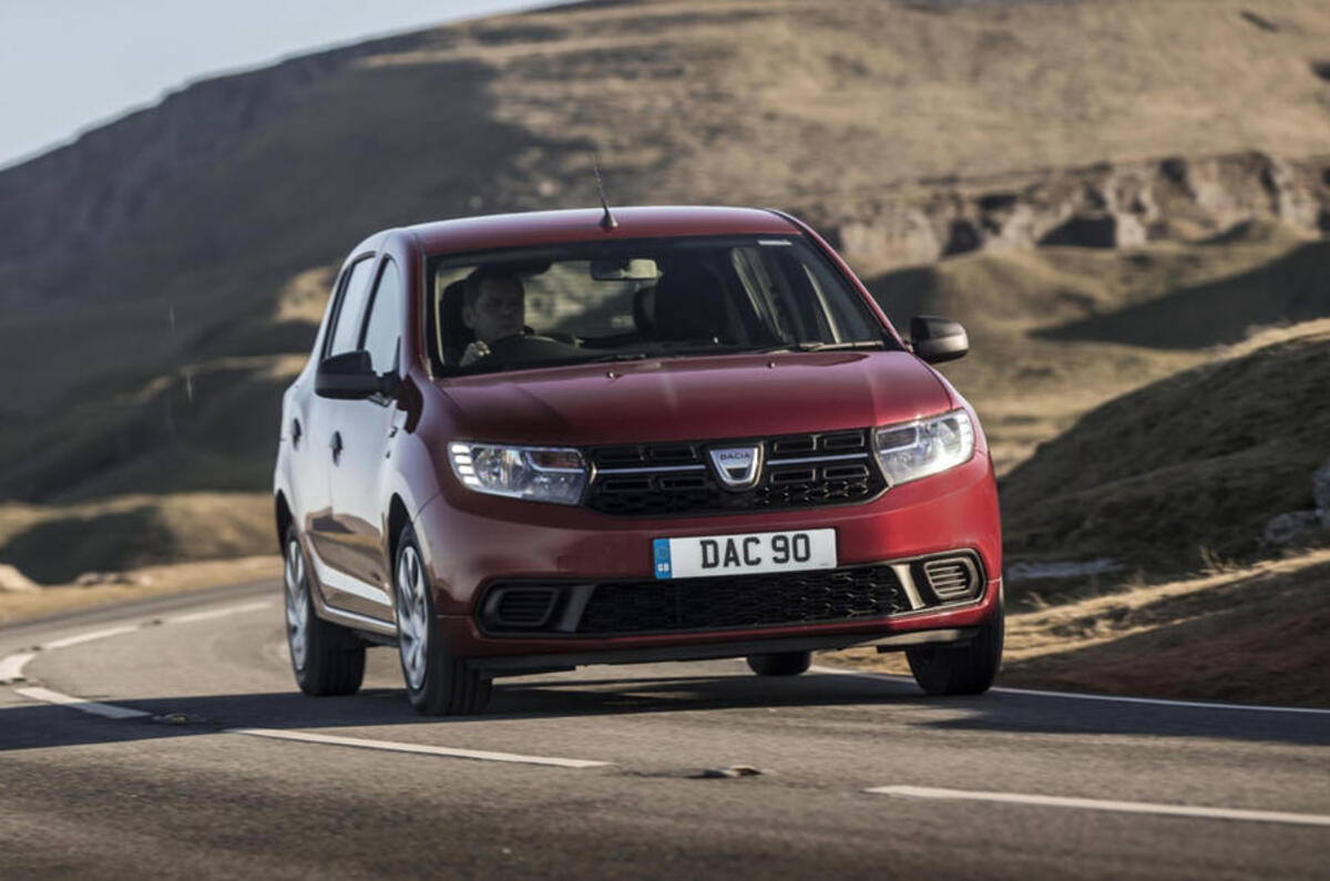 9 dacia sandero 2019 uk fd cornering front 9 dacia sandero 2019 uk fd cornering front